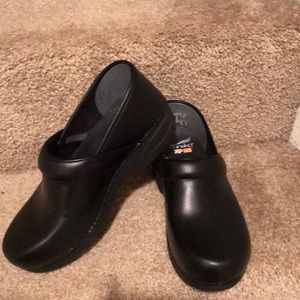 Black NWOT Dansko XP 2.0